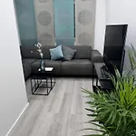 Modernes Haus Mit Garten & Privatparkplatz *