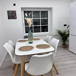 בית נופש Modernes Haus Mit Garten & Privatparkplatz *