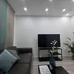 בית נופש Modernes Haus Mit Garten & Privatparkplatz גלזנקירכן