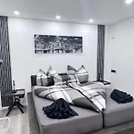 Modernes Haus Mit Garten & Privatparkplatz Prázdninový dům *