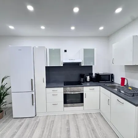 Tatil Evi Modernes Haus Mit Garten & Privatparkplatz