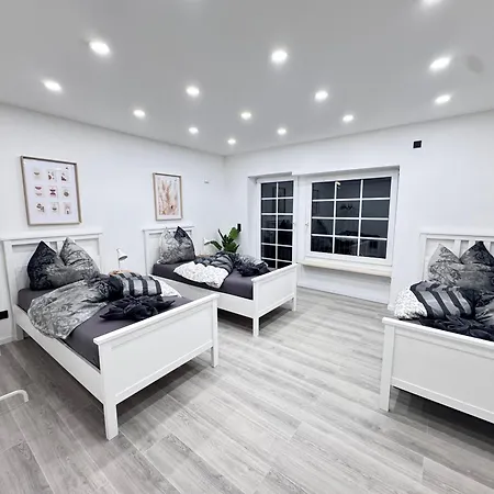 Modernes Haus Mit Garten & Privatparkplatz 別荘 *