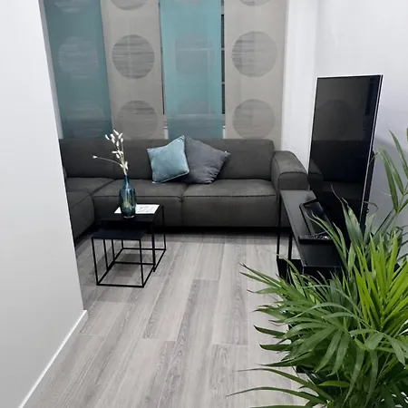 Modernes Haus Mit Garten & Privatparkplatz *