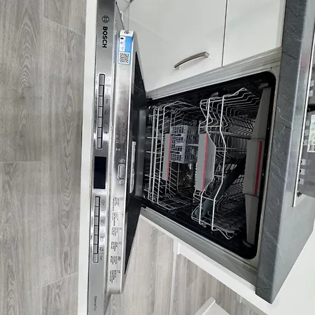 Modernes Haus Mit Garten & Privatparkplatz