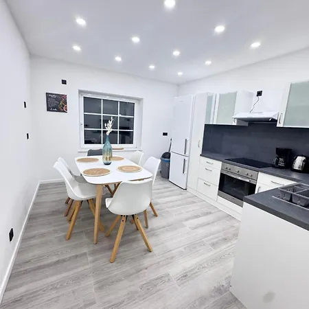 Modernes Haus Mit Garten & Privatparkplatz Casa de Férias *