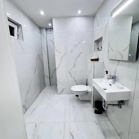 Modernes Haus Mit Garten & Privatparkplatz 別荘