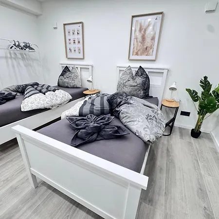 Modernes Haus Mit Garten & Privatparkplatz 別荘 *