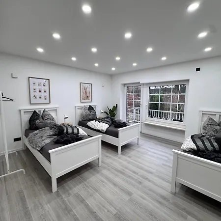 Ferienhaus Modernes Haus Mit Garten&privatparkplatz