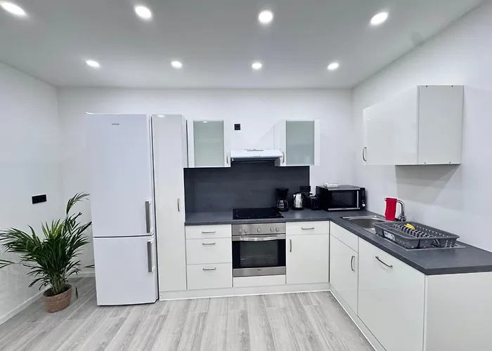 Дом отдыха Modernes Haus Mit Garten & Privatparkplatz