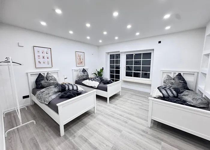 Modernes Haus Mit Garten & Privatparkplatz Vakantiehuis *