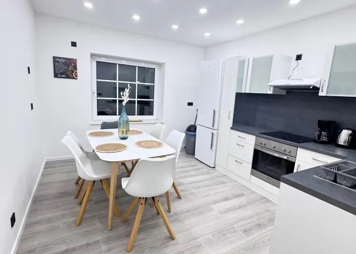 Modernes Haus Mit Garten & Privatparkplatz Vakantiehuis *