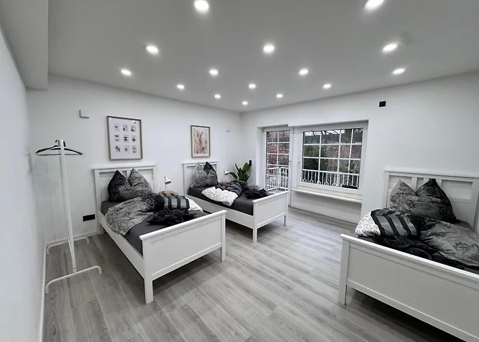 Дом отдыха Modernes Haus Mit Garten & Privatparkplatz